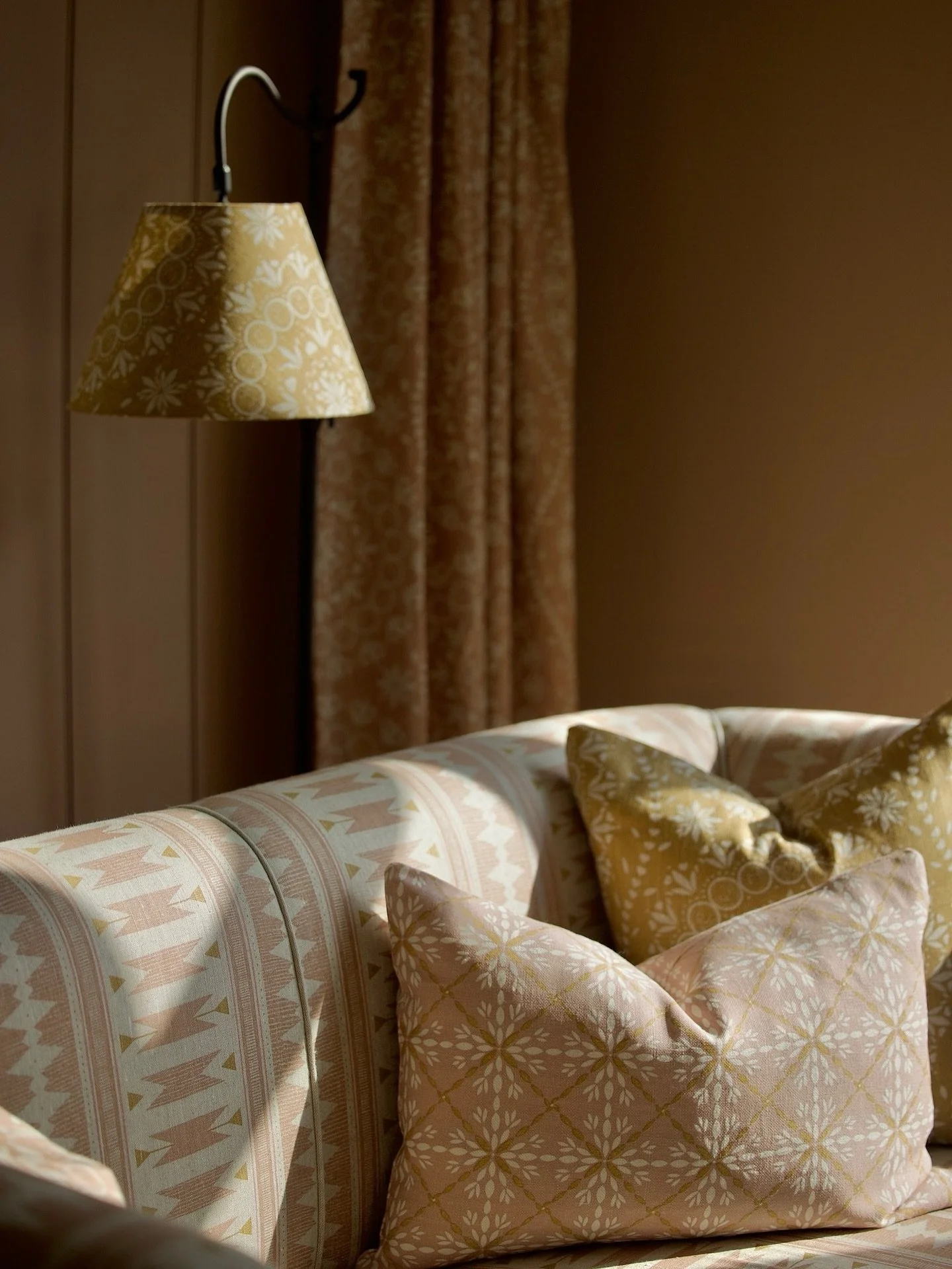 Let&rsquo;s escape the icy temperatures outside. 
Warmth and calm in colour and print. 😍 Fabrics featured from our Aventuras Collection. 

#zoeglencrossfabrics 
#warminteriorstyling 
#warminteriors 
#interiors 
#interiordesign