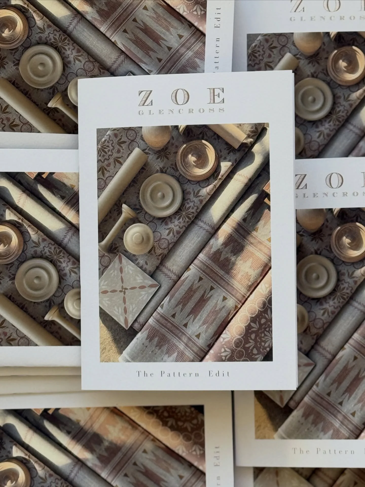 SPRING!!! ☀️🌥️☀️🌥️☀️
At last some sunshine has arrived plus our new little look books The Pattern Edit, have been printed so they&rsquo;ll soon be ready to send to you! ☀️. 

#zoeglencrossfabrics 
#zoeglencross 
#springinteriors
#printedlinen 
#cur