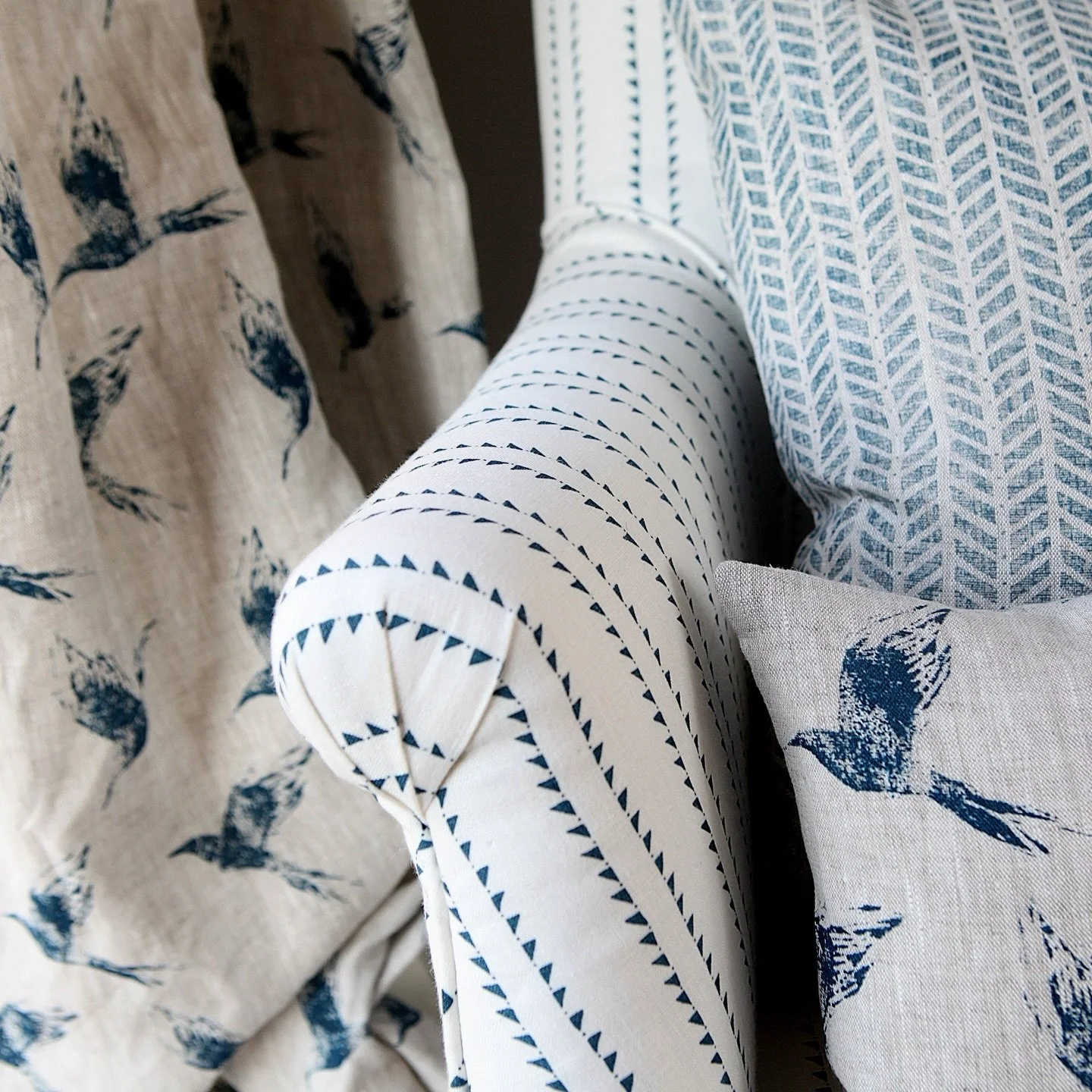 Bringing the wild inside with our Bollin Bird Inky Sky printed linen.  It&rsquo;s a classic and my first Lino carved design. 

Combined with Windmill Wood Inky Sky (on the chair) and Mottram Meadow Inky Sky printed linen it balances so well. 

#bolli