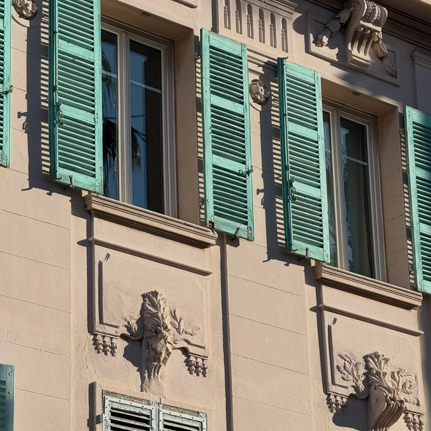 A weekend of inspirational colour in France. 🇫🇷 😍