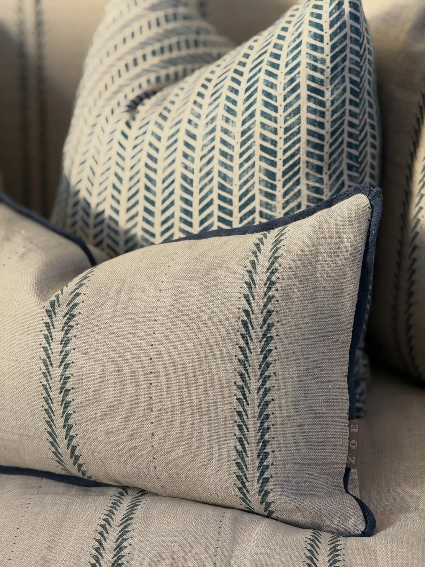 Sunshine and linen! 😍

We have some new cushions listed online with some lovely details like this Feather Blade Atlantic with contrast blue trim.  Take a look. 👀

#zoeglencrosscushions 
#cushions
#linencushions
#modernrusticd&eacute;cor