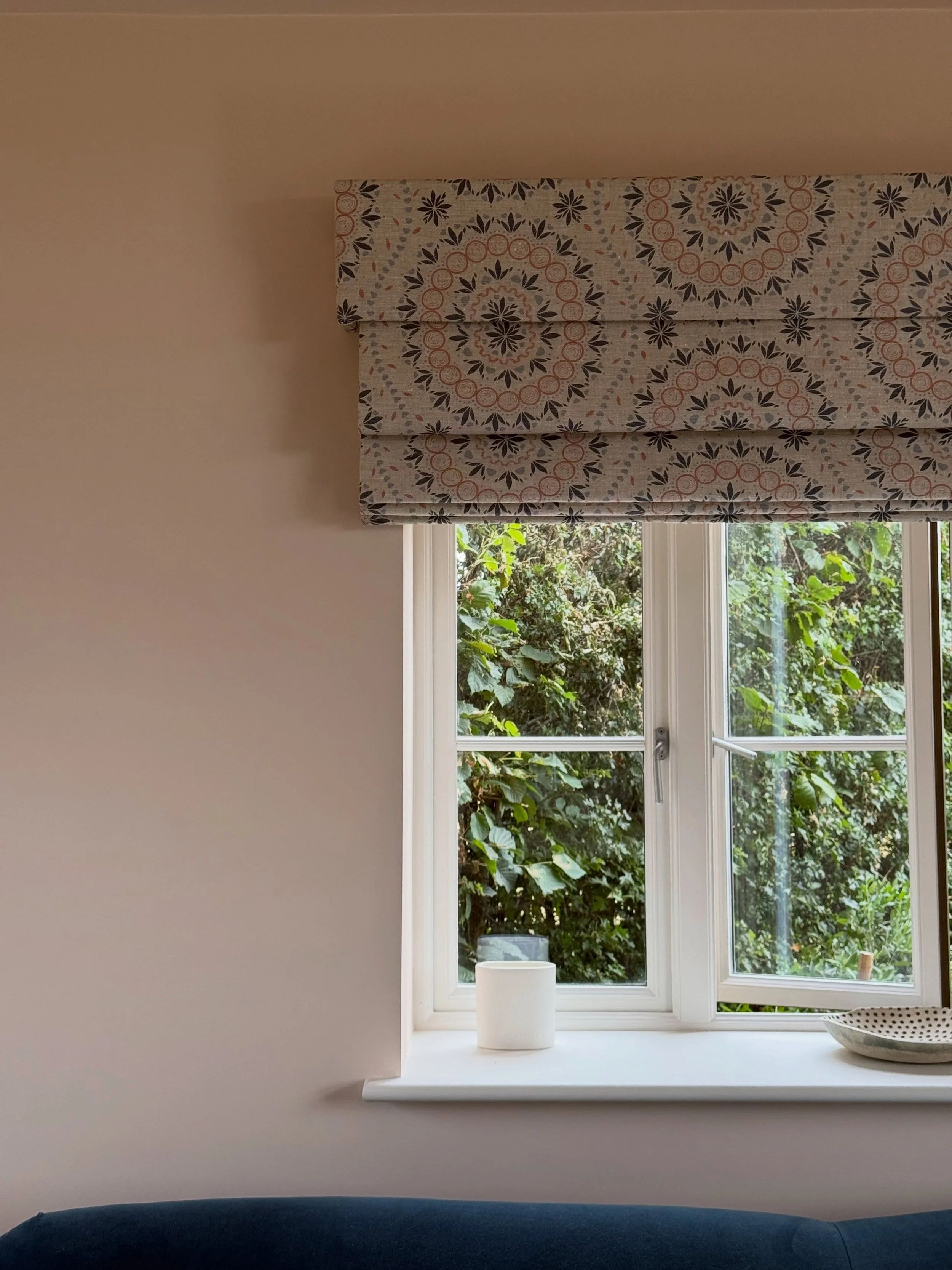 A little change of wall colour to Masquerade Light by @littlegreenepaintcompany, giving the room a lift, alongside our Palma Sol Blue Trio fabric as a Roman blind. 

Chair upholstered in Mottram Meadow Inky Sky. 

#zoeglencrossfabric 
#printedlinen