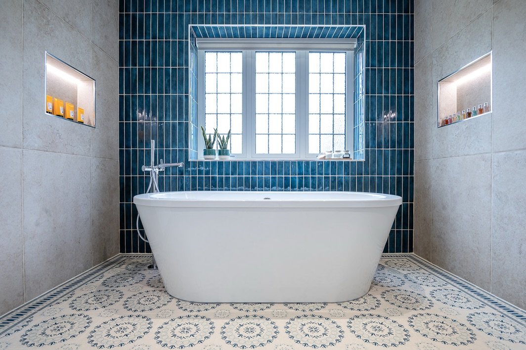 Anyone looking for a bathroom refresh where fabric design meets tiles? 

Head to @capietra and explore our Aventuras tile collection.  Photos featuring Palma Sol Blue Trio and Ziggy Blues boarder tiles. 

Thanks to @quarrybank_boutique for these imag