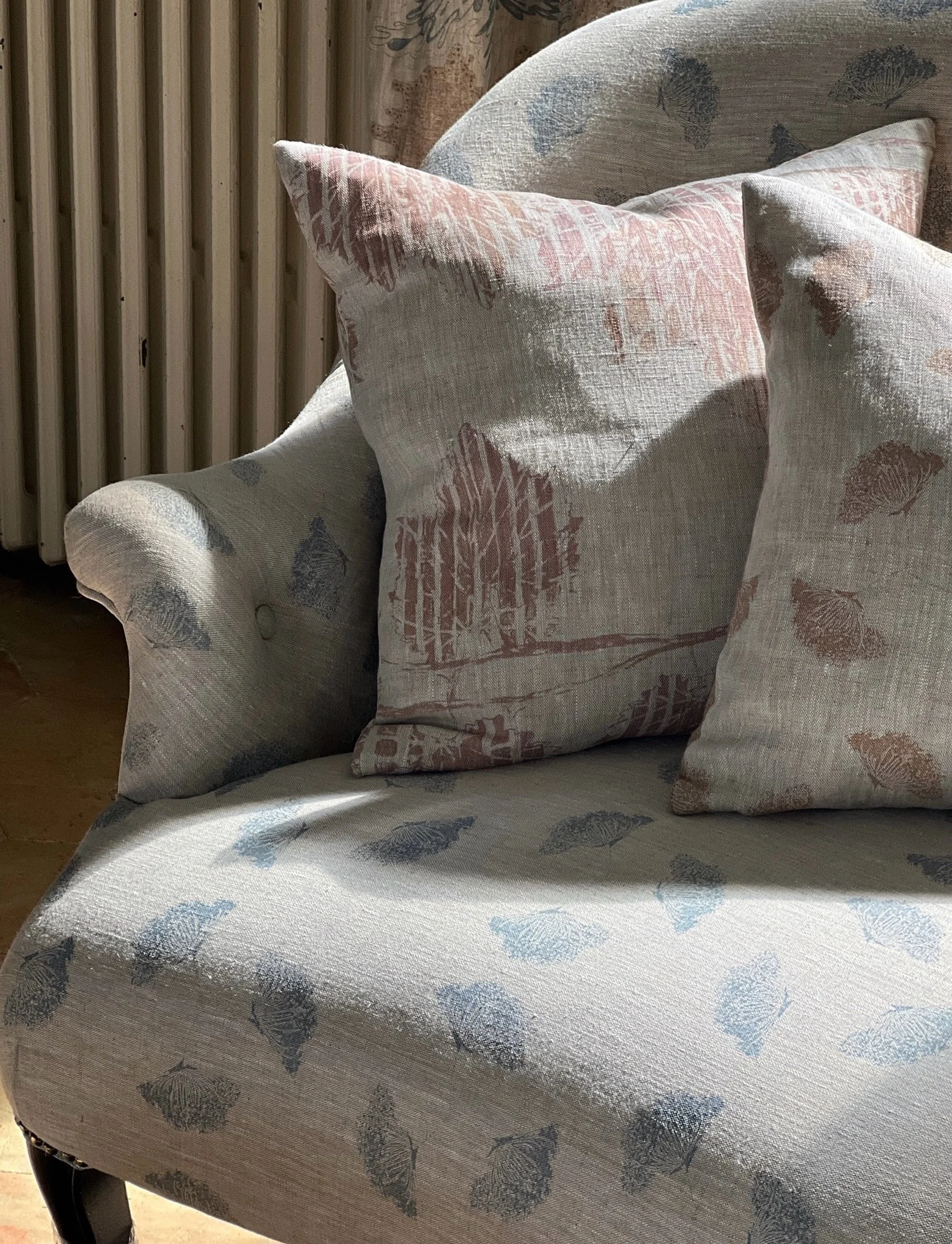 Rusty tones with blues work so beautifully with linen for Autumn. 🍂 

Just some of our fabrics from the Vivre le R&ecirc;ve Collection. 

Photo by @priestleypix 
Photographed at @chateaudelaruche 

#zoeglencrossfabrics