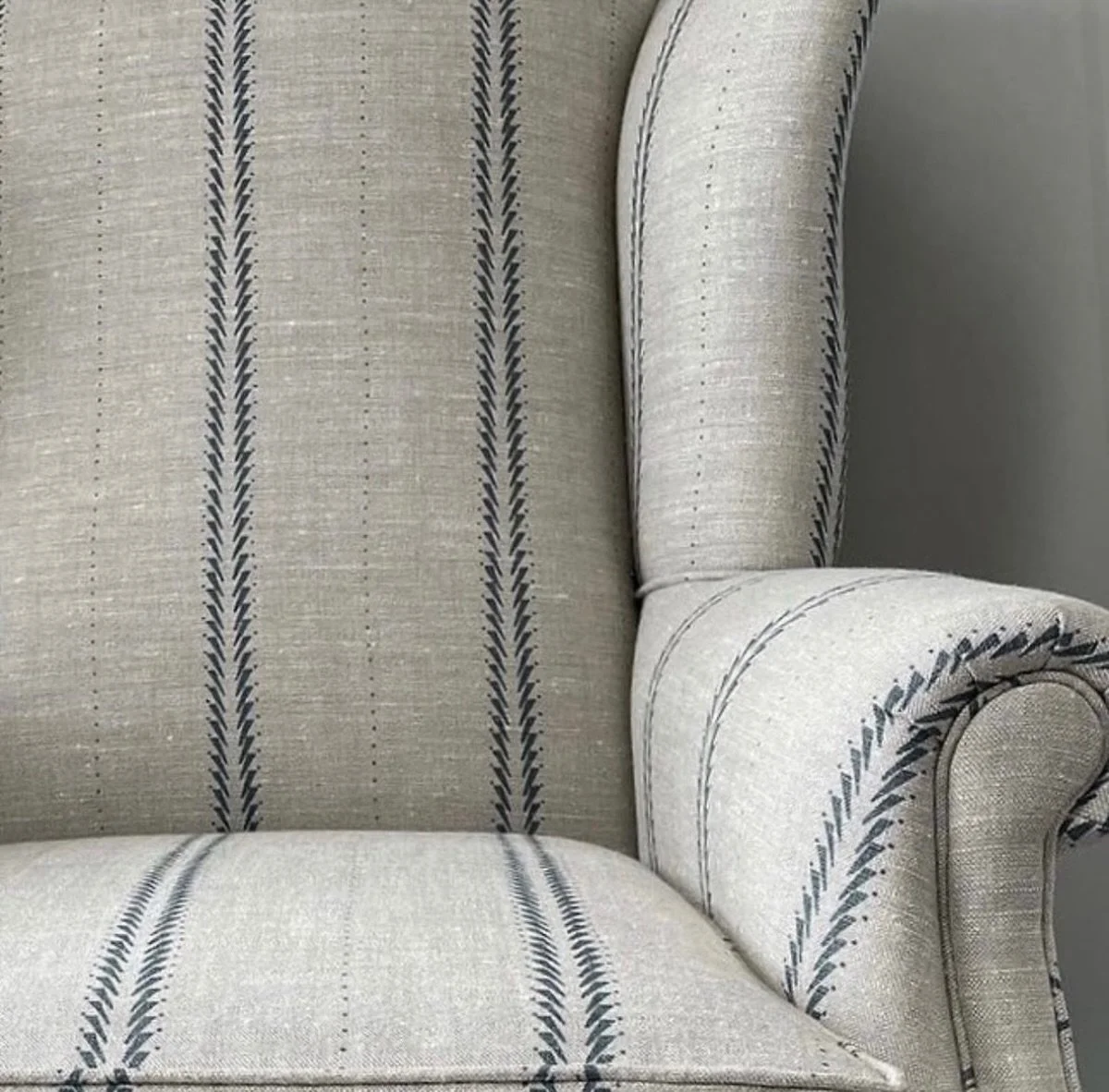 Spotlight on Feather Blade.  This fabric is one of our favourites and feels so timeless. 

#zoeglencrossfabrics
#featherbladefabric 
#zoeglencross