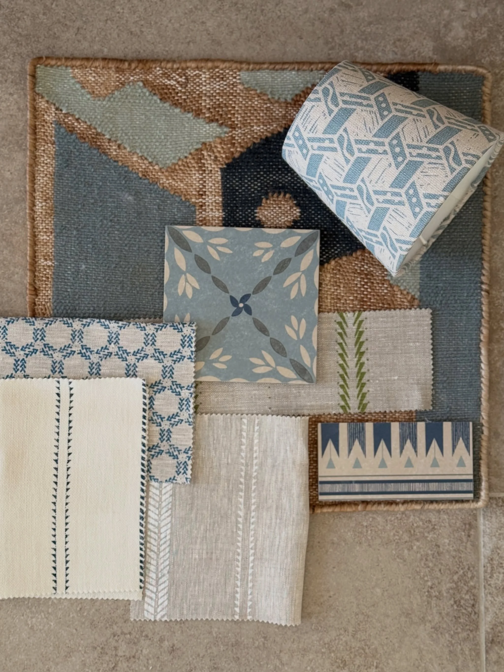 Combinations of blue patterning. 💙

Putting a scheme together combining fabric and flooring can feature pattern and colour.  Using tiles, rugs and lighting, along with curtains, cushions and upholstery brings different ways to accent your home. 

Ru
