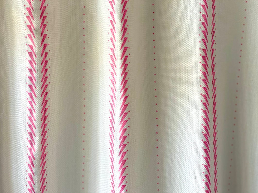 Feather Blade Rock Pink 2.png