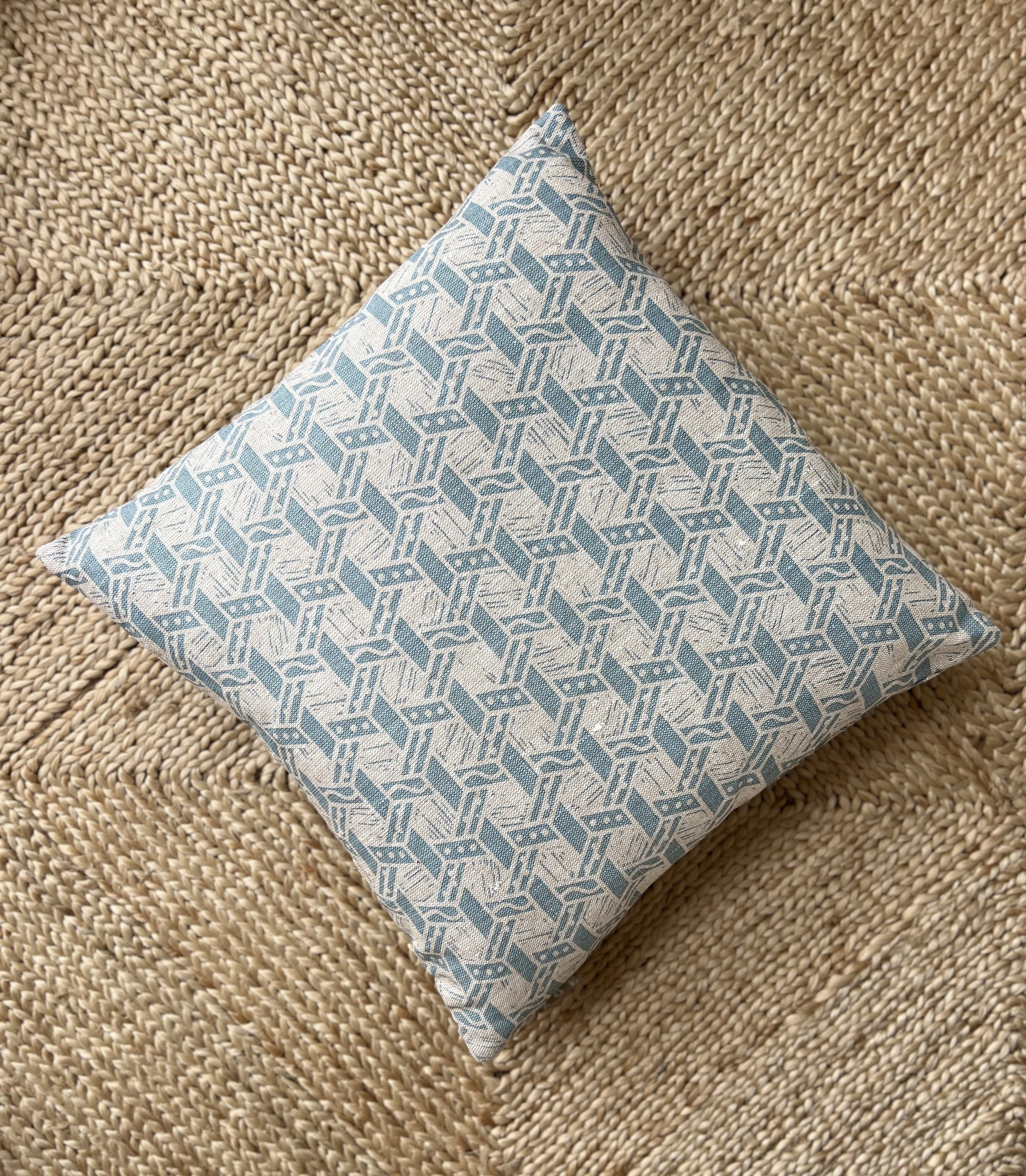 Malla Deia Cushion