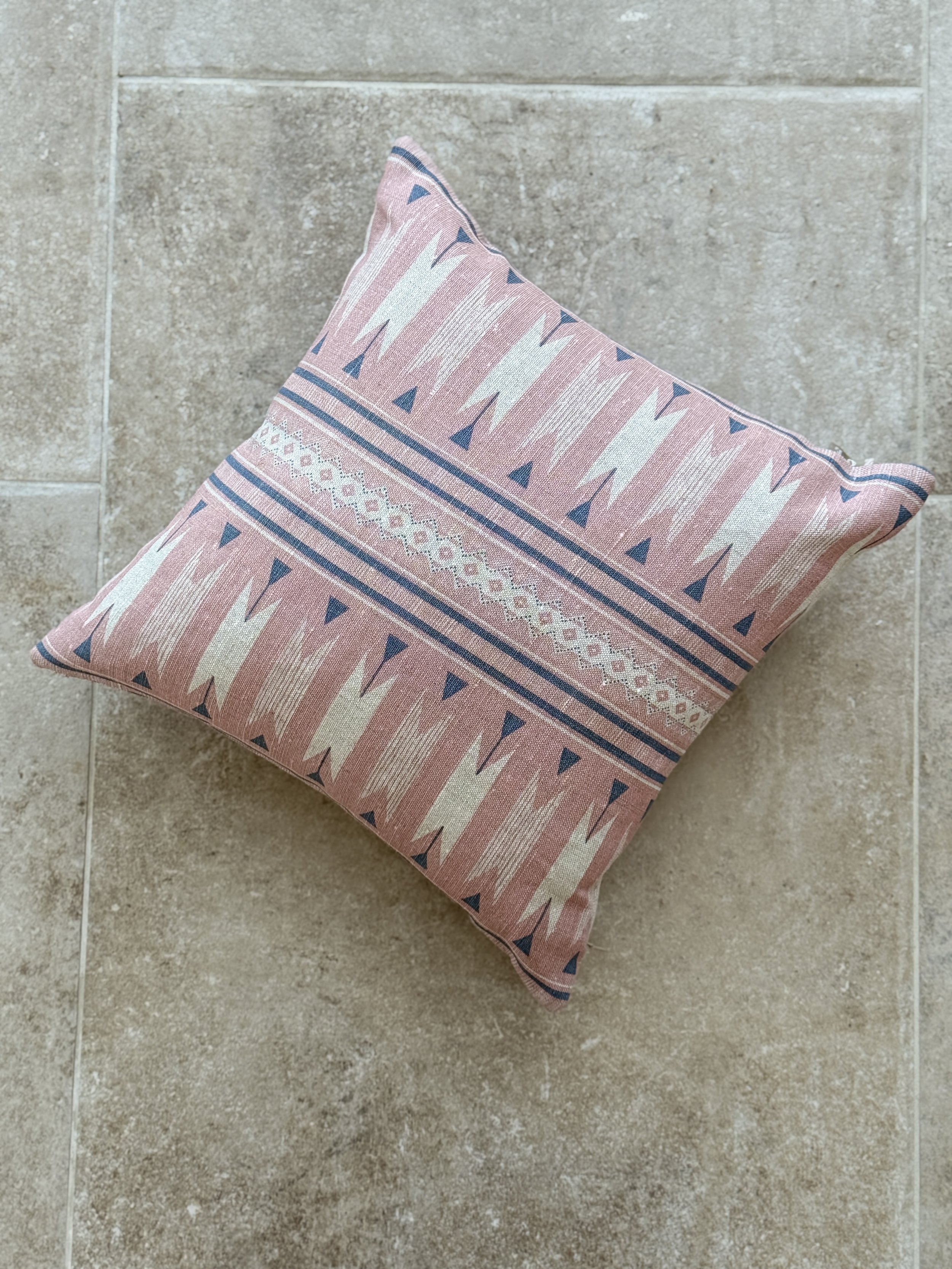 Roca Terra Cushion2.jpg
