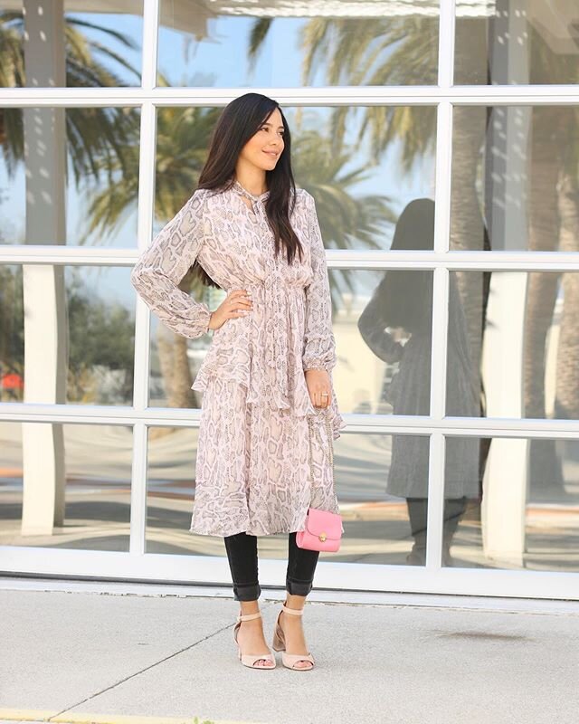 Snake print never looked so elegant 💕💕shop this best seller from our new collection! 
#infiniteabaya #shopinfiniteabaya #spring