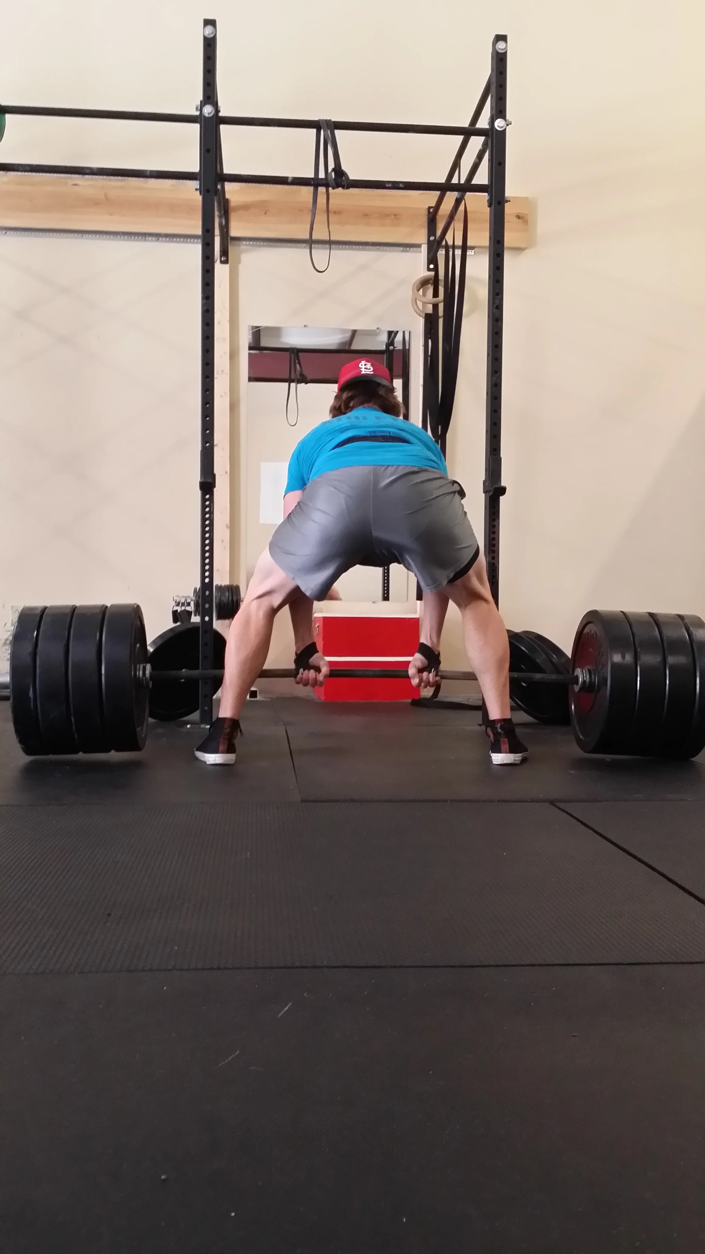 sumo deadlift.jpg