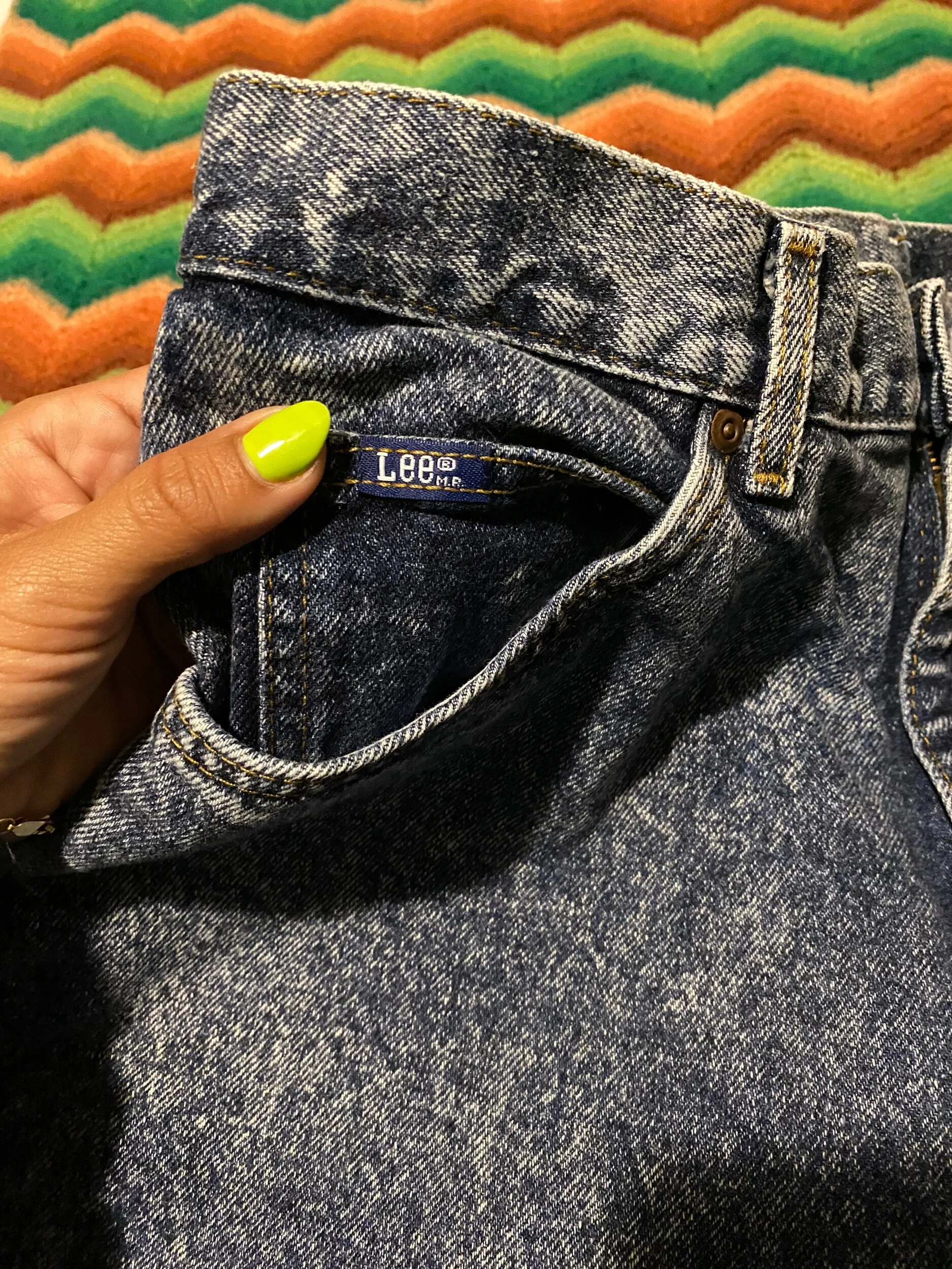 9E965433-0B5B-4C41-B081-33D4E9888E8A