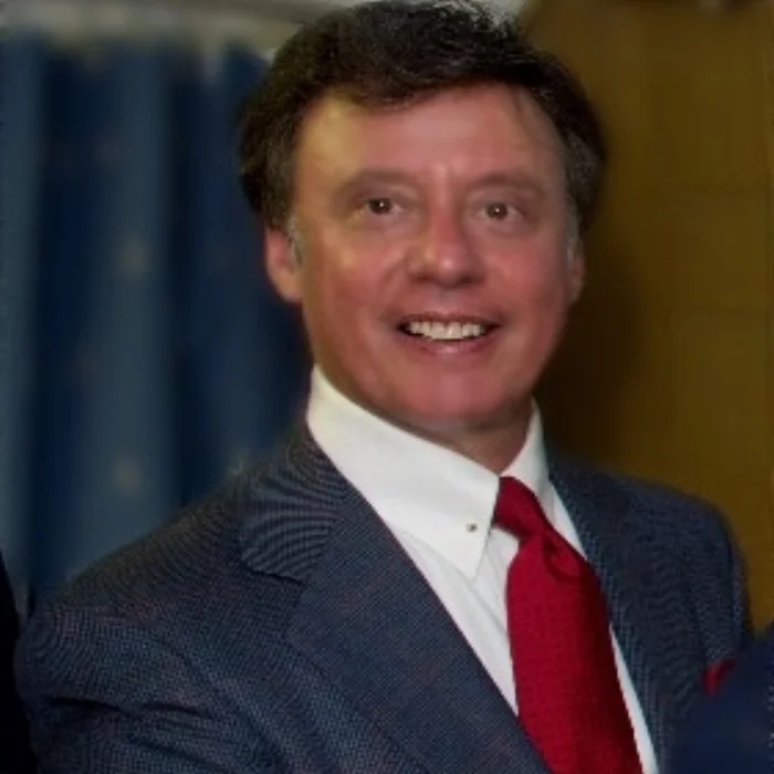 Dennis Levitt.jpg