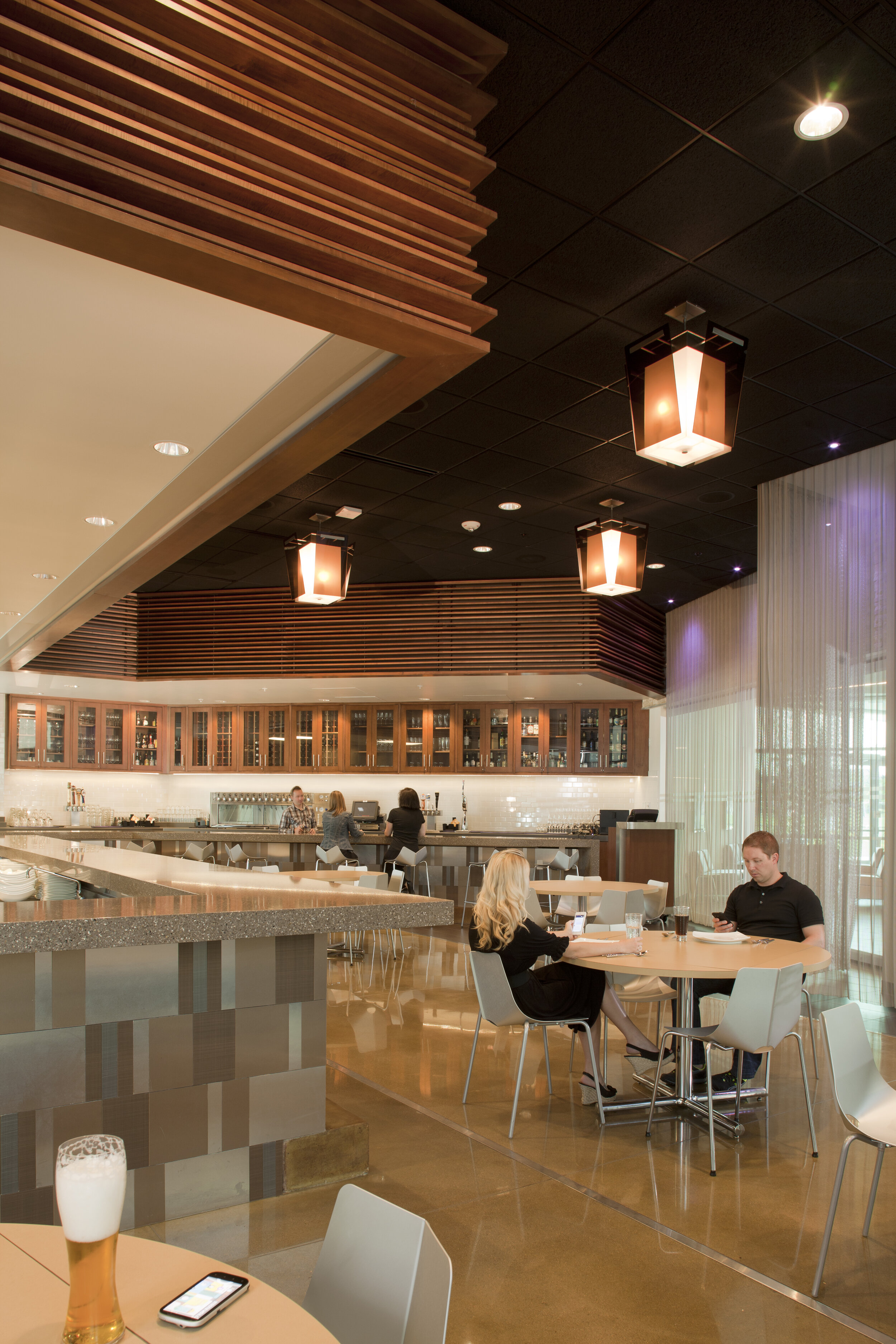 02_Metro HLC - restaurant - Ron Pollard.jpg