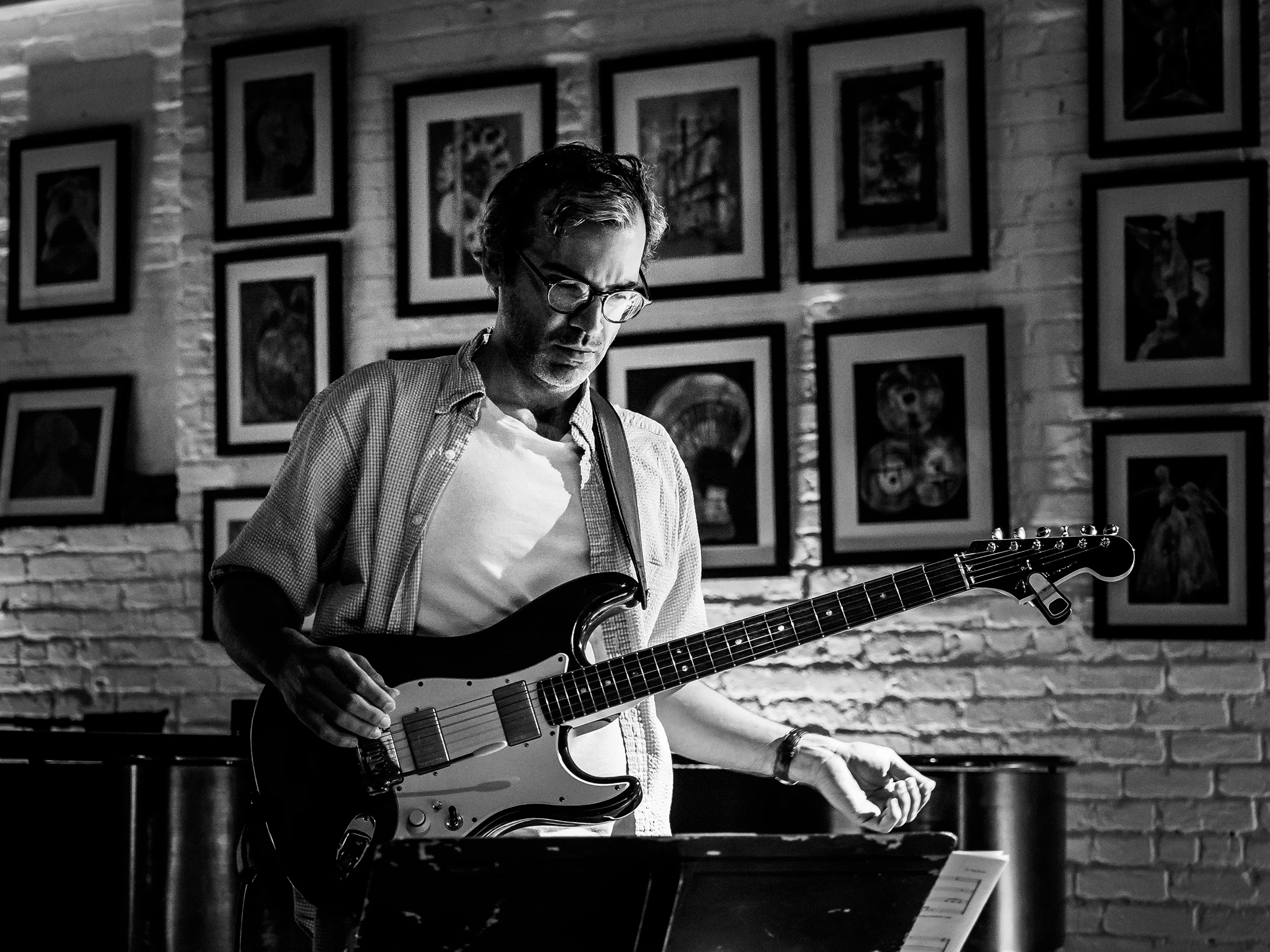 Mike Baggetta plays Patsy Cline