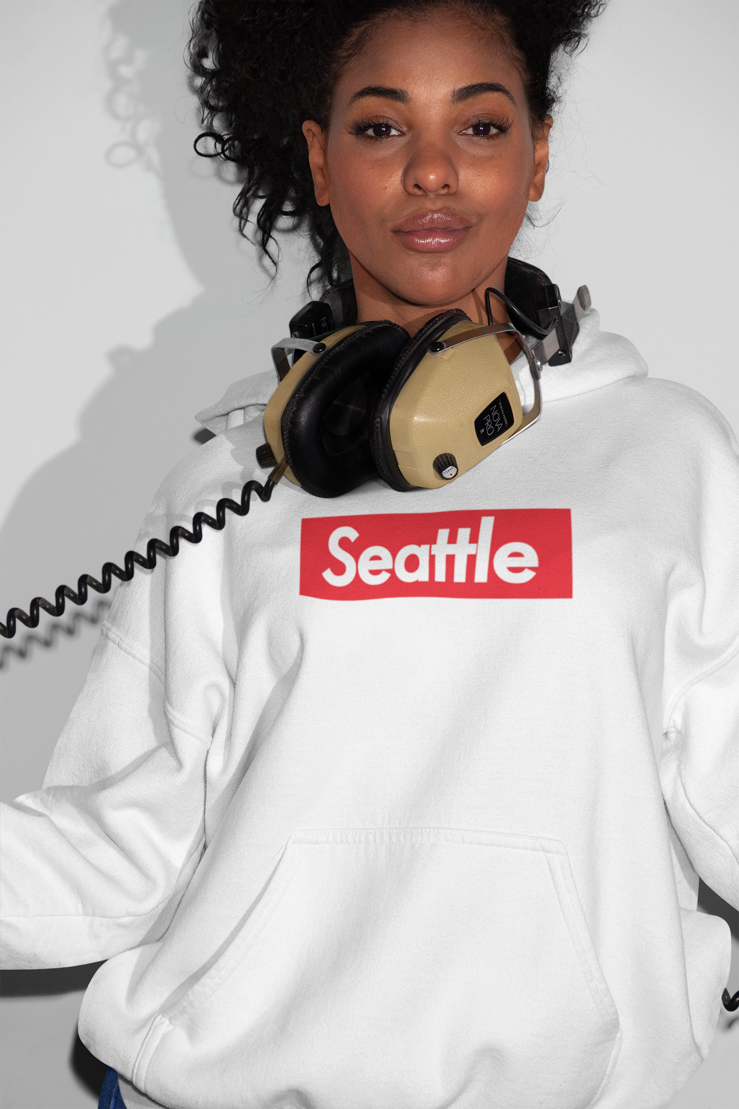 pullover-hoodie-mockup-of-a-girl-with-headphones-around-her-neck-21913.png