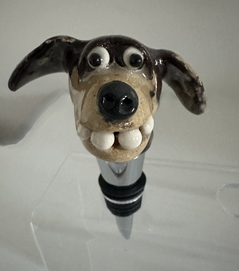 Gap-Toothed Dachshund Bottle Stopper by Sue Levin