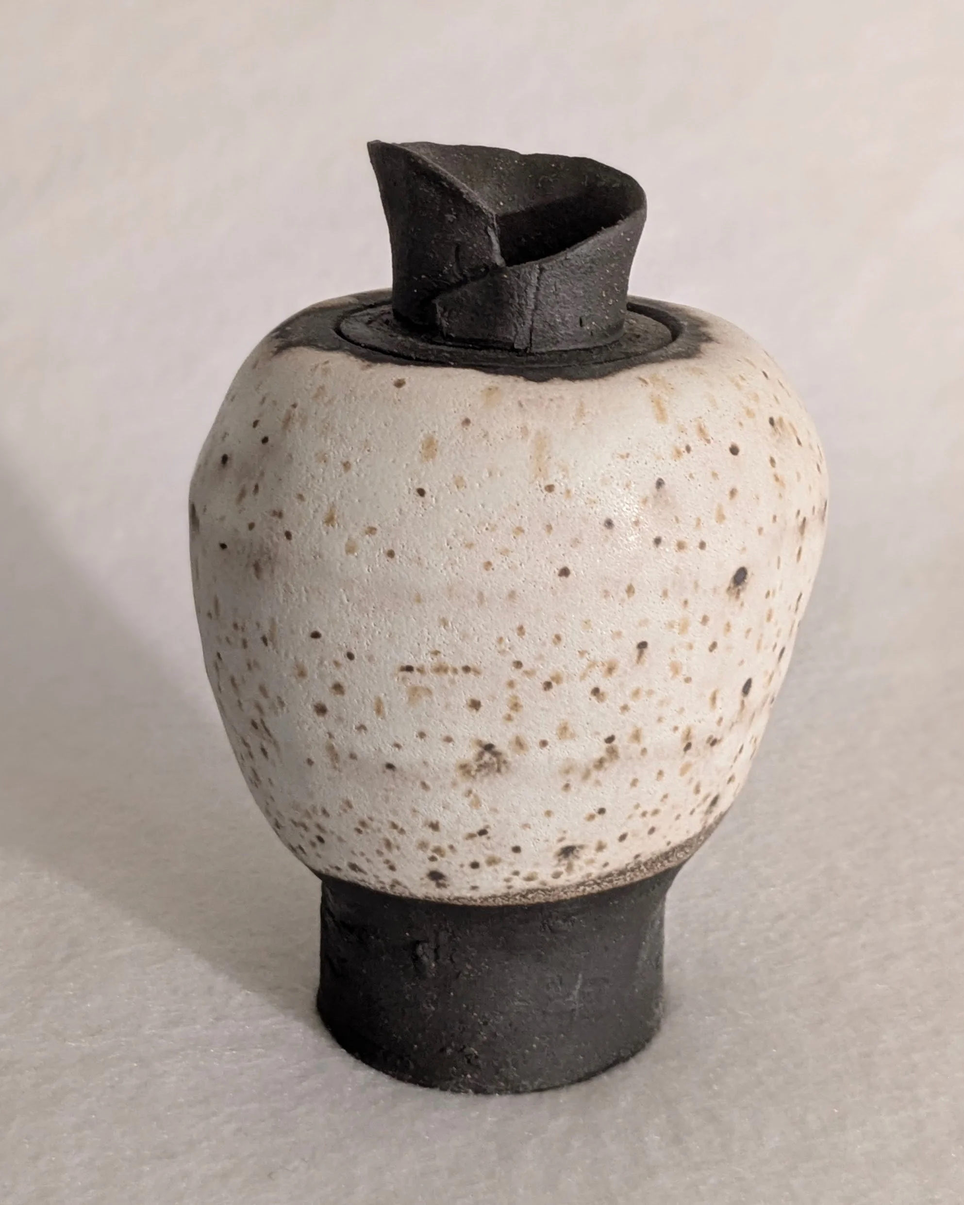 VMAY Lidded Jar 5.5 x 3.5a .jpg