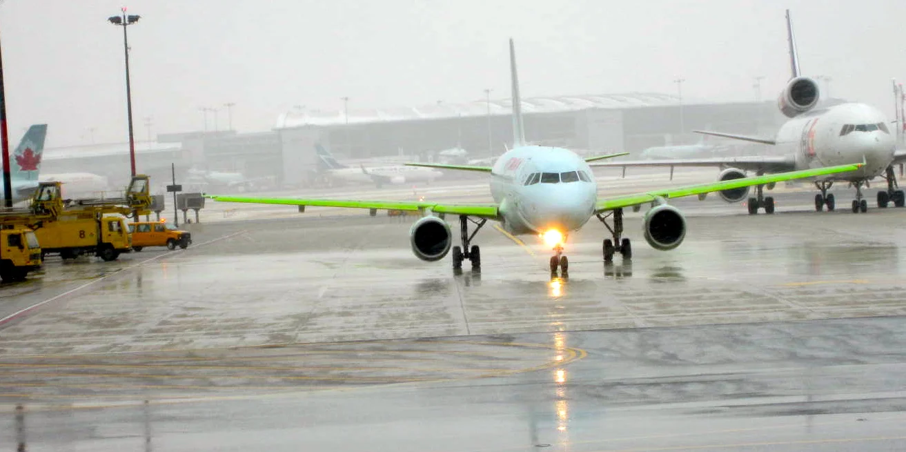 Deiced in a hue of green (Chapter 12 - Deicing)