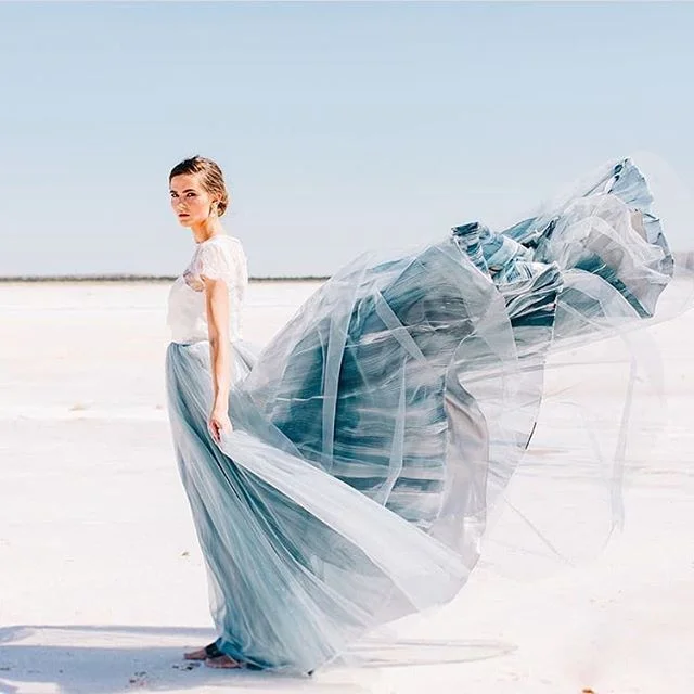 Does the Mae Gown by @chantellaurendesigns ever take a bad pic? We doubt it!! The layers of organza and tulle, gorgeously hand painted in the most beautiful shades of blue... So perfect for our Schone brides! Come try her on in our shop (and be prepared to fall in love 💙)
Photo by @sarahlibbyphotography