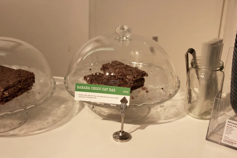 raw-vegan-chocolate-slices-juicebrothers-amsterdam-guide.jpg