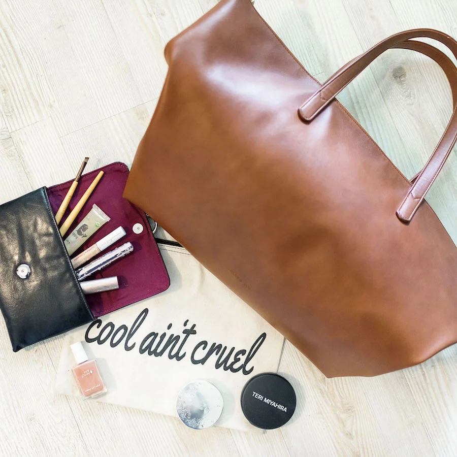 whats-in-my-ethical-vegan-handbag-artsy-agnes.jpg