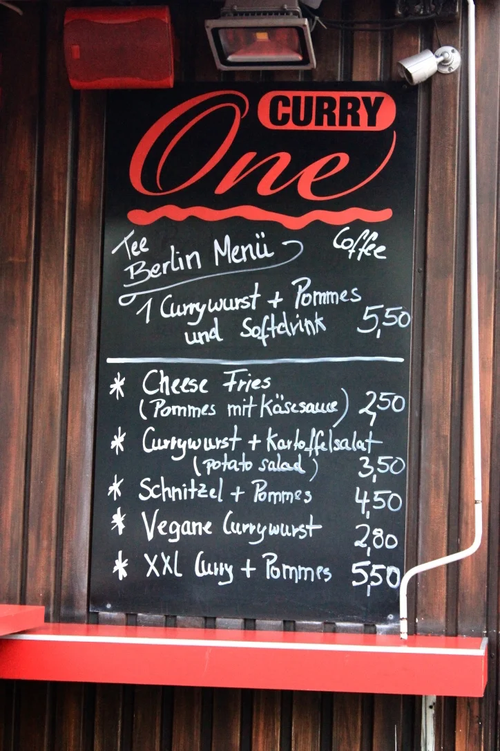 best-vegan-food-guide-berlin-vegane-currywurst.jpg