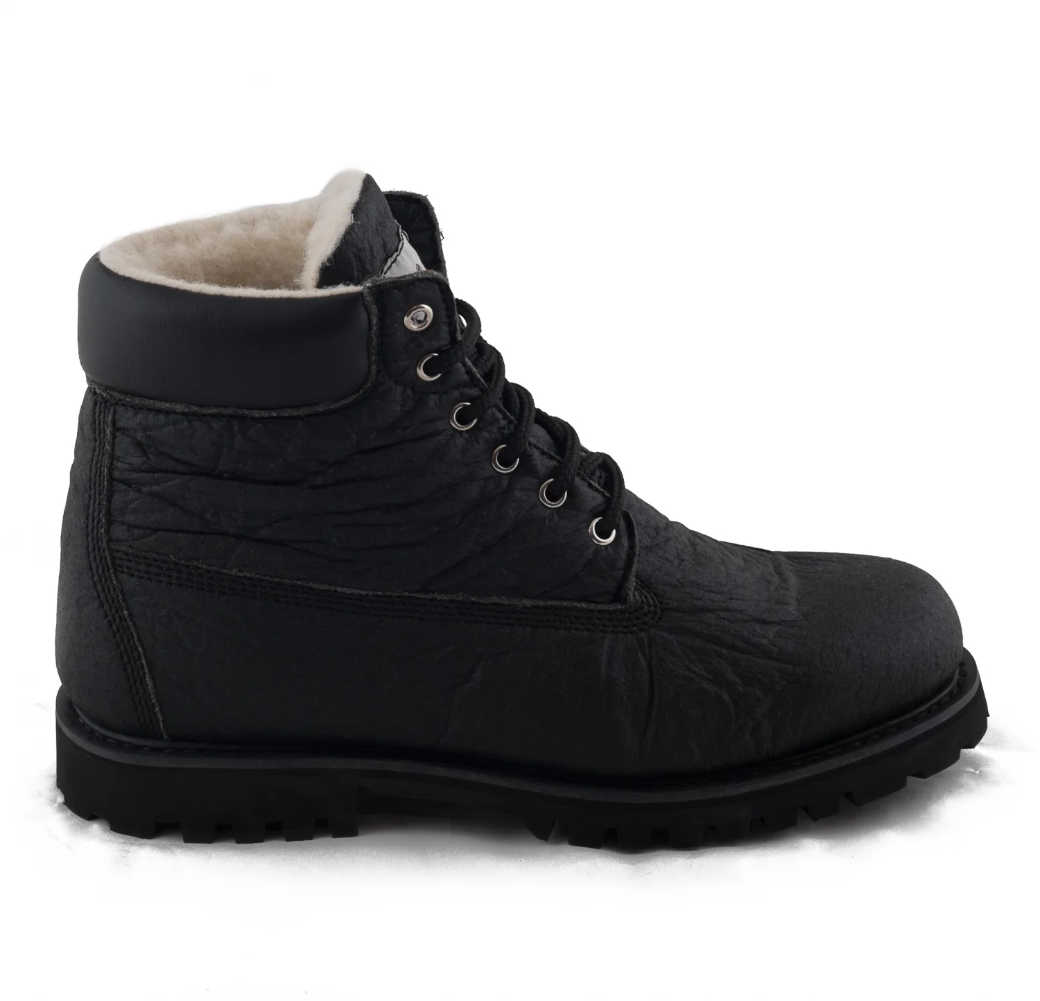 NAE are a Portuguese vegan shoe manufacturer who focus on cutting edge materials. 