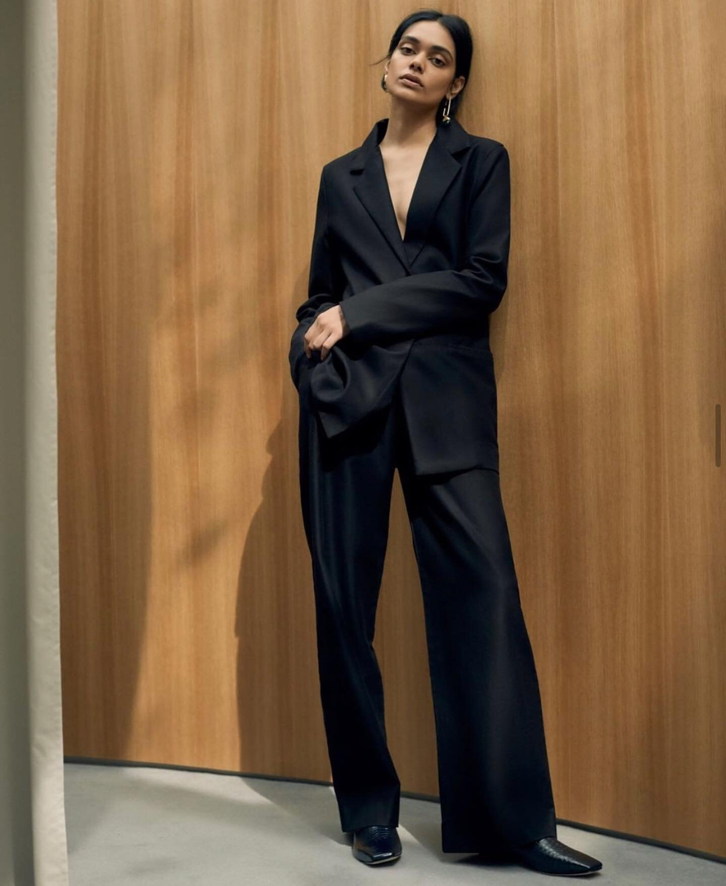 @kowtowclothing nailing it with the vegan, ethical &amp; sustainable suit game 🖤 

We love that all of Kowtow&rsquo;s garments are made in a transparent supply chain, which works with fair trade certified farmers and manufacturers, from seed to garm