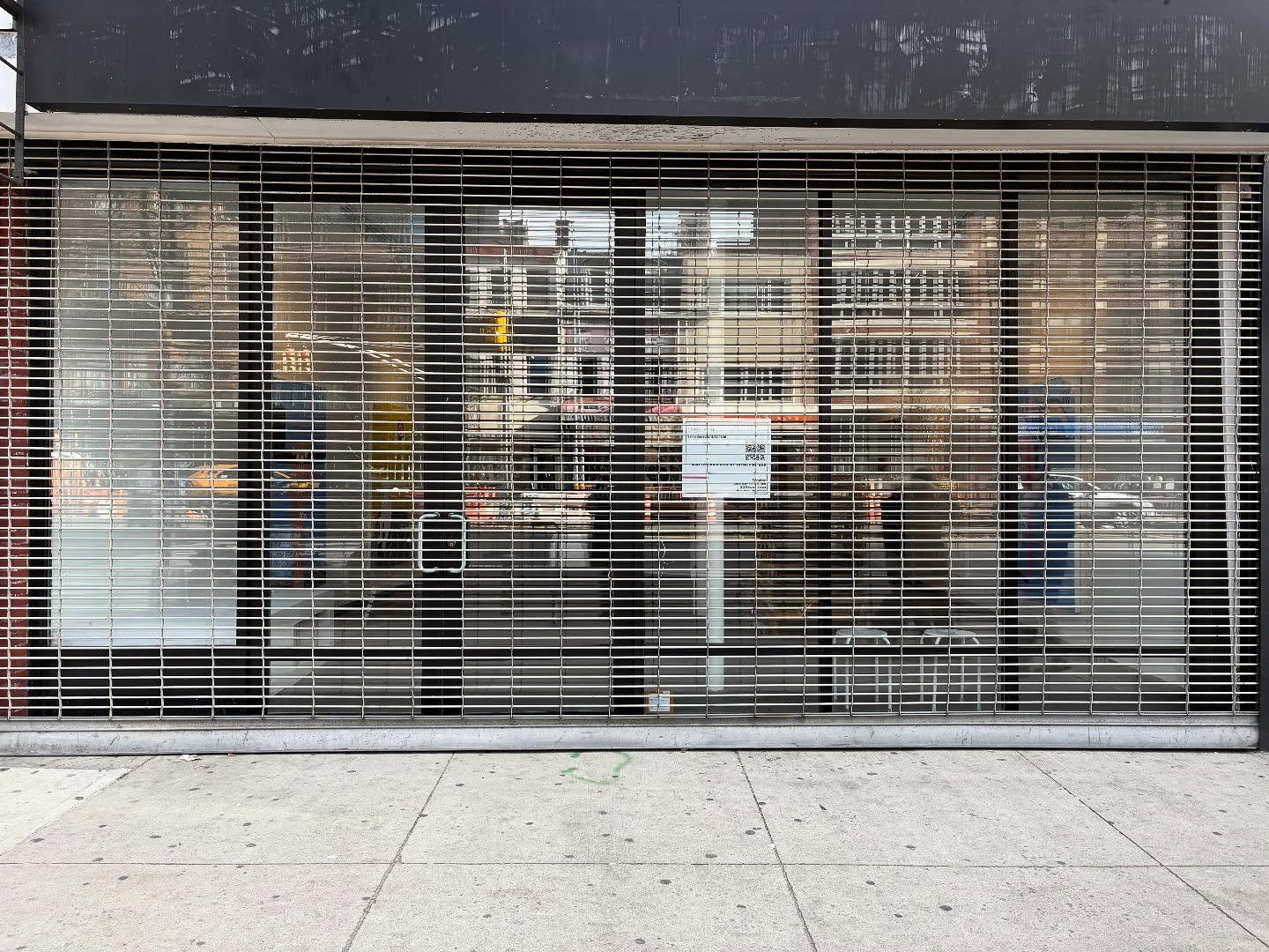 Totally wasn&rsquo;t gonna do this but after last night, I&rsquo;m done&hellip;

If you can read the sign in the window, it says this show runs 11/12-11/16. I have now been here on the 12th, 13th, 14th and 15th and it has NEVER been open. I even went