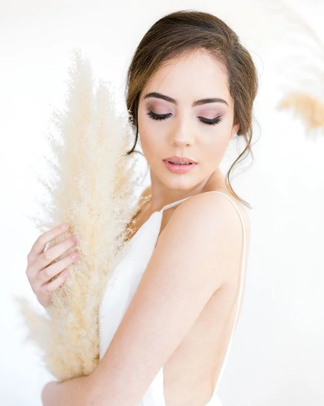 Thank you @tiffanysangsterphotography for letting me be a part of this styled shoot! 💜
Featured on @magnoliarouge
&bull;
Styling/Photography: @tiffanysangsterphotography 
Design/Florals: @findingflora
Chairs/Glassware: @stgeorgepartyrentals
Invitati