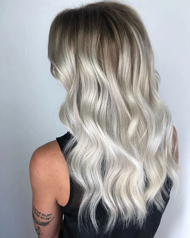 Love me a good rooted platinum blonde! 
Check out my stories to see part of the process. 
#beautybysarahboling 
#lunaticfringestgeorge
#lunaticfringesalon 
#livelovelunatic