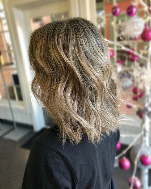 The holiday season is in full swing around here! 🎄

#haircut #chopchop #longtoshorthair #fullhighlight #highlights #foilwork #beforeandafter #hairtransformation #hairvideos #lunaticfringestgeorge #lunaticfringesalon #livelovelunatic #stgeorgehair #s