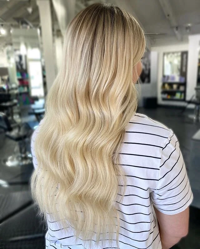 Thanks to the @thetightlinemethod for a more gentle and movable technique. Learning this method elevated what I what I have been doing for the last 6 years! 🖤
➡️ swipe for the before! 
Amazing color done by @ash_does_hair and @ @geminihairstylist 
C