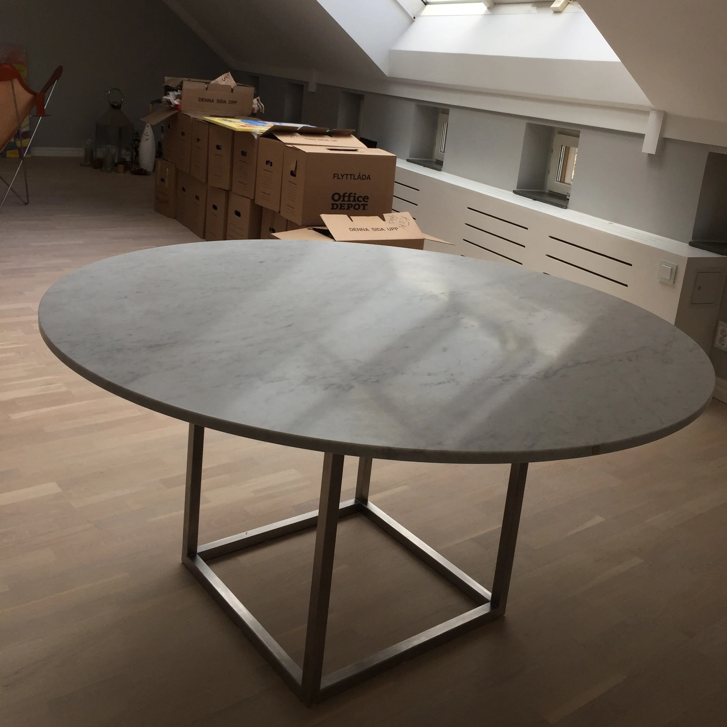 Mästerlotsgränd Runt Matbord Marmor 2