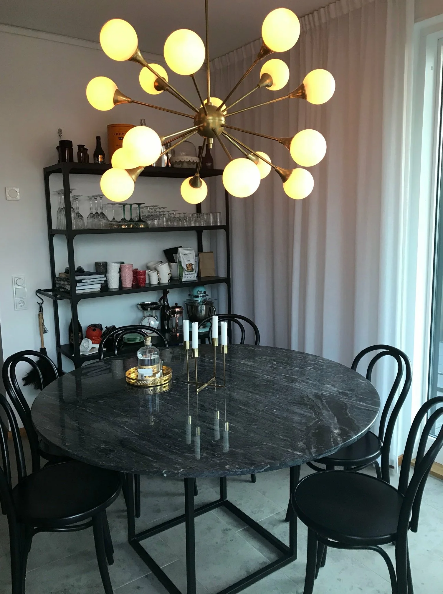 Mästerlotsgränd Runt Matbord Marmor 3