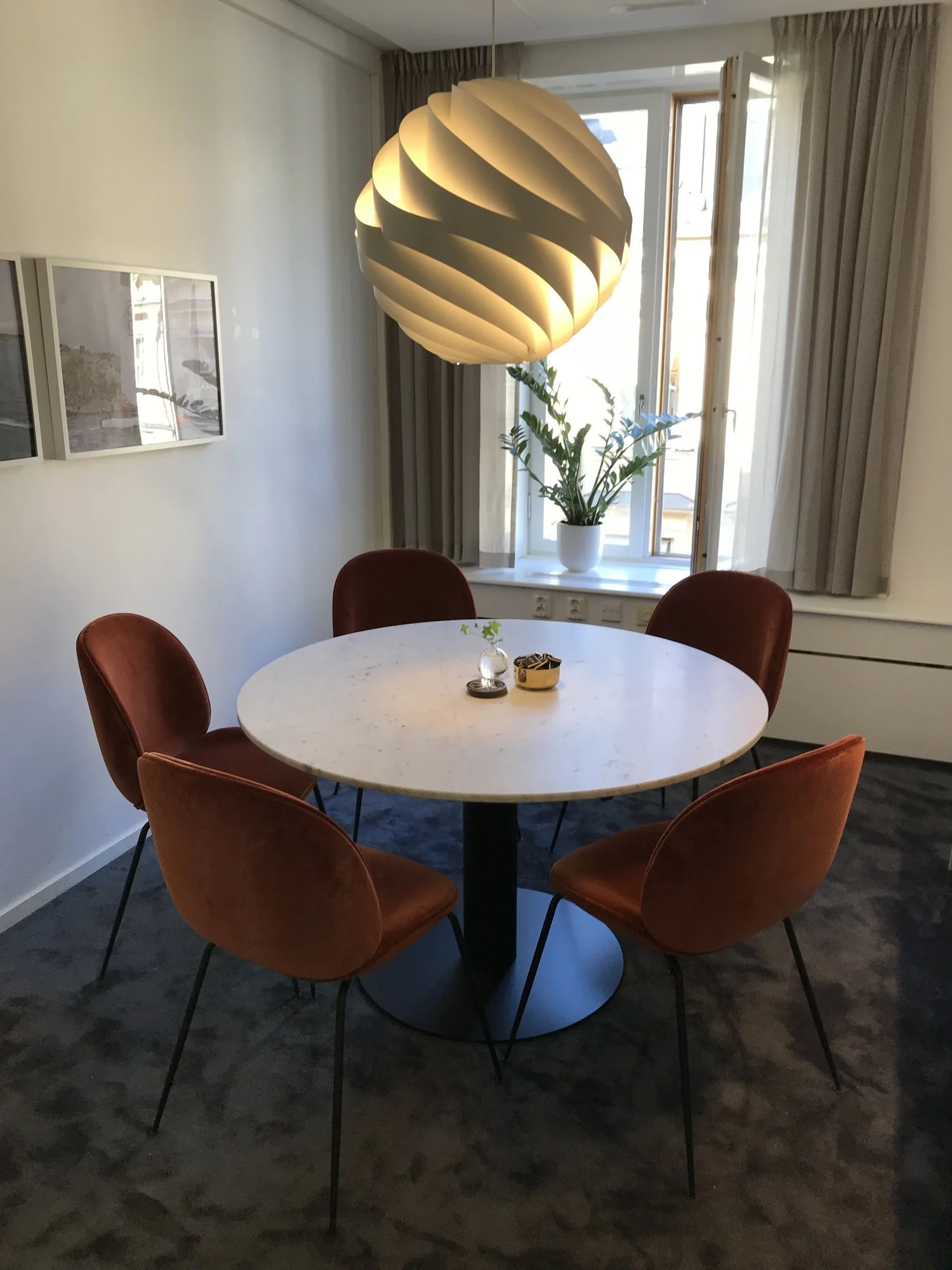 Niagaravägen Runt Matbord Marmor 2