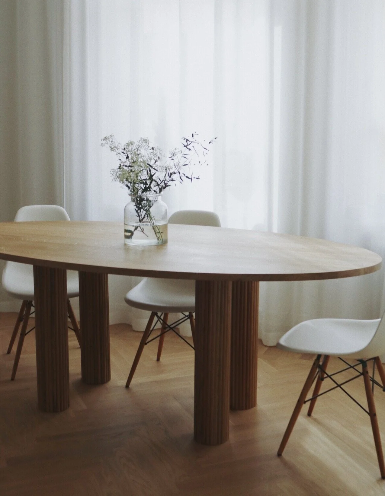 Banckagatan Ovalt Matbord i Ek Bild 4