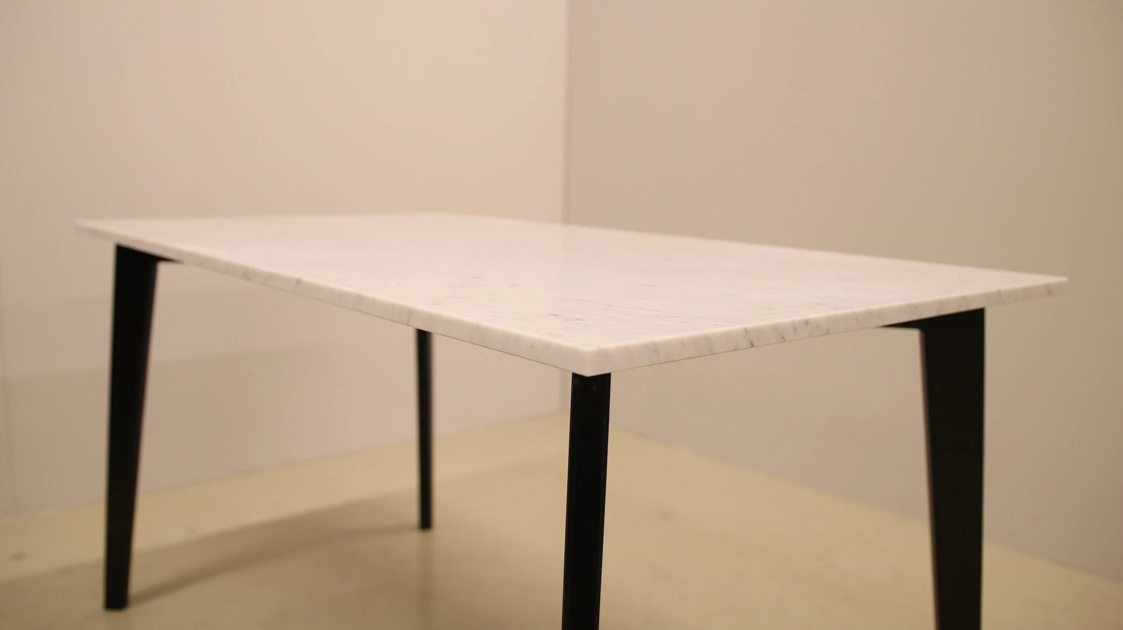 sjogatan-matbord-marmor-6.JPG