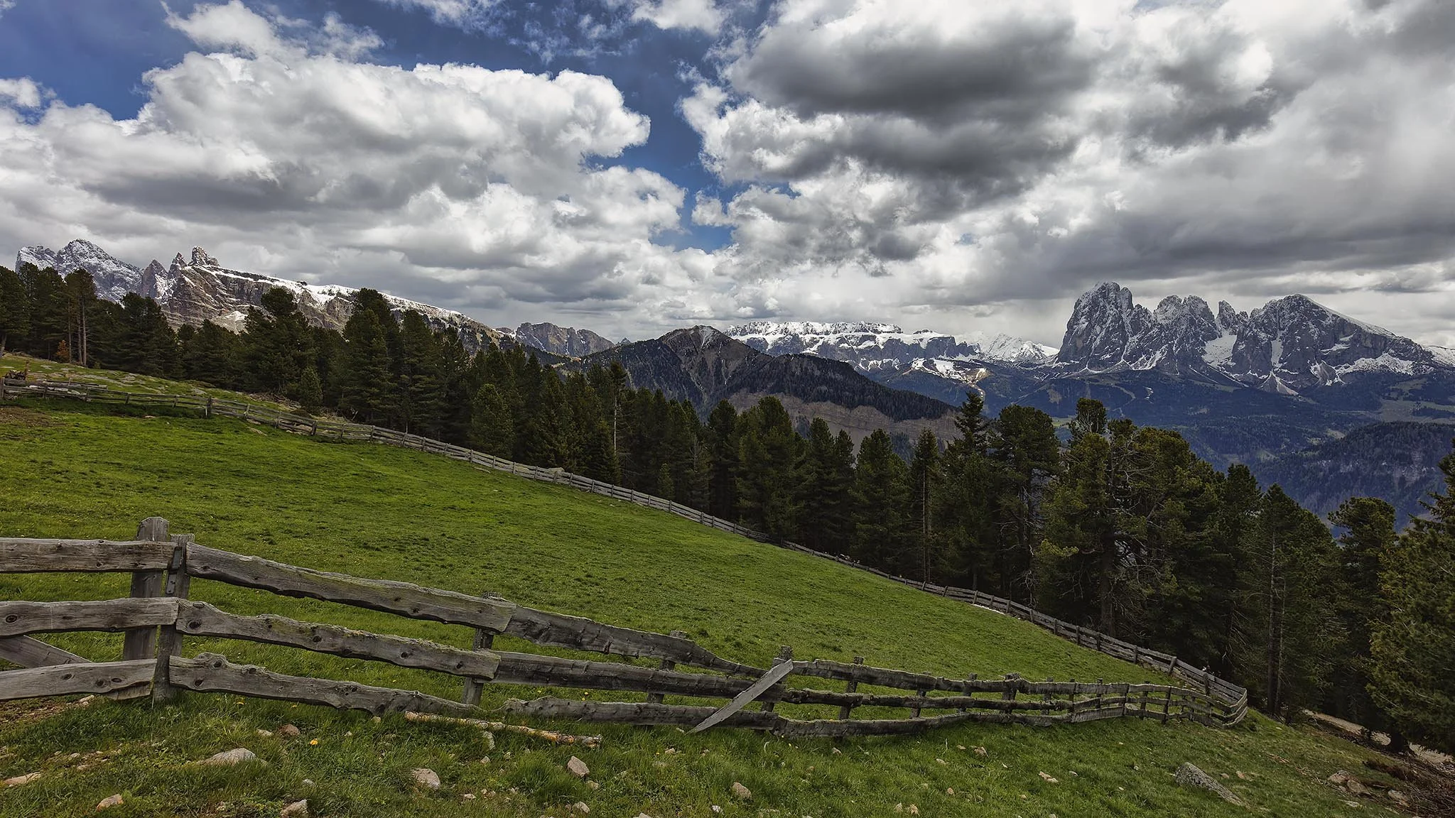 Hiking view from Resciesa.jpg