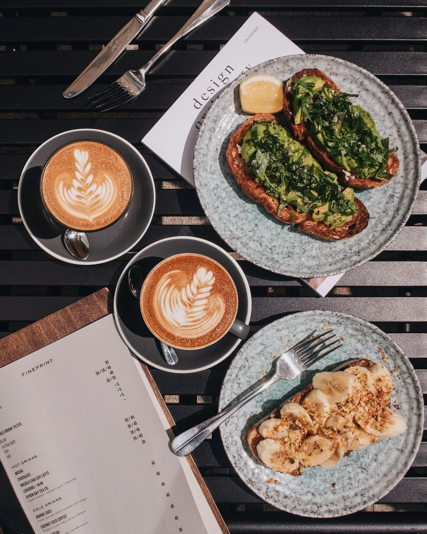 best combo for Sunday morning - coffee, open toast, sunshine &amp; @fineprint.hk ☕️☀️ ♪( &acute;▽｀)