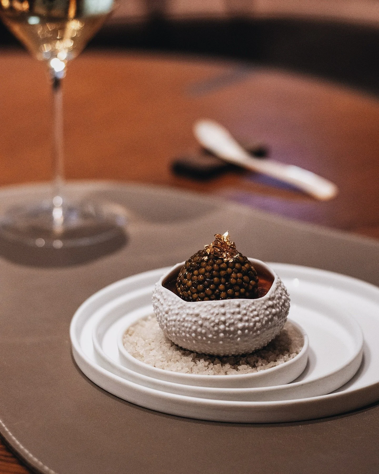 Flashback to our culinary journey with @amberhongkong &rsquo;s Full Amber Experience, featuring signature dishes and seasonal delights. The Aka Uni with Cauliflower, Lobster, Royal Cristal Caviar and Acipenser Schrenckii X Huso Dauricus is definitely