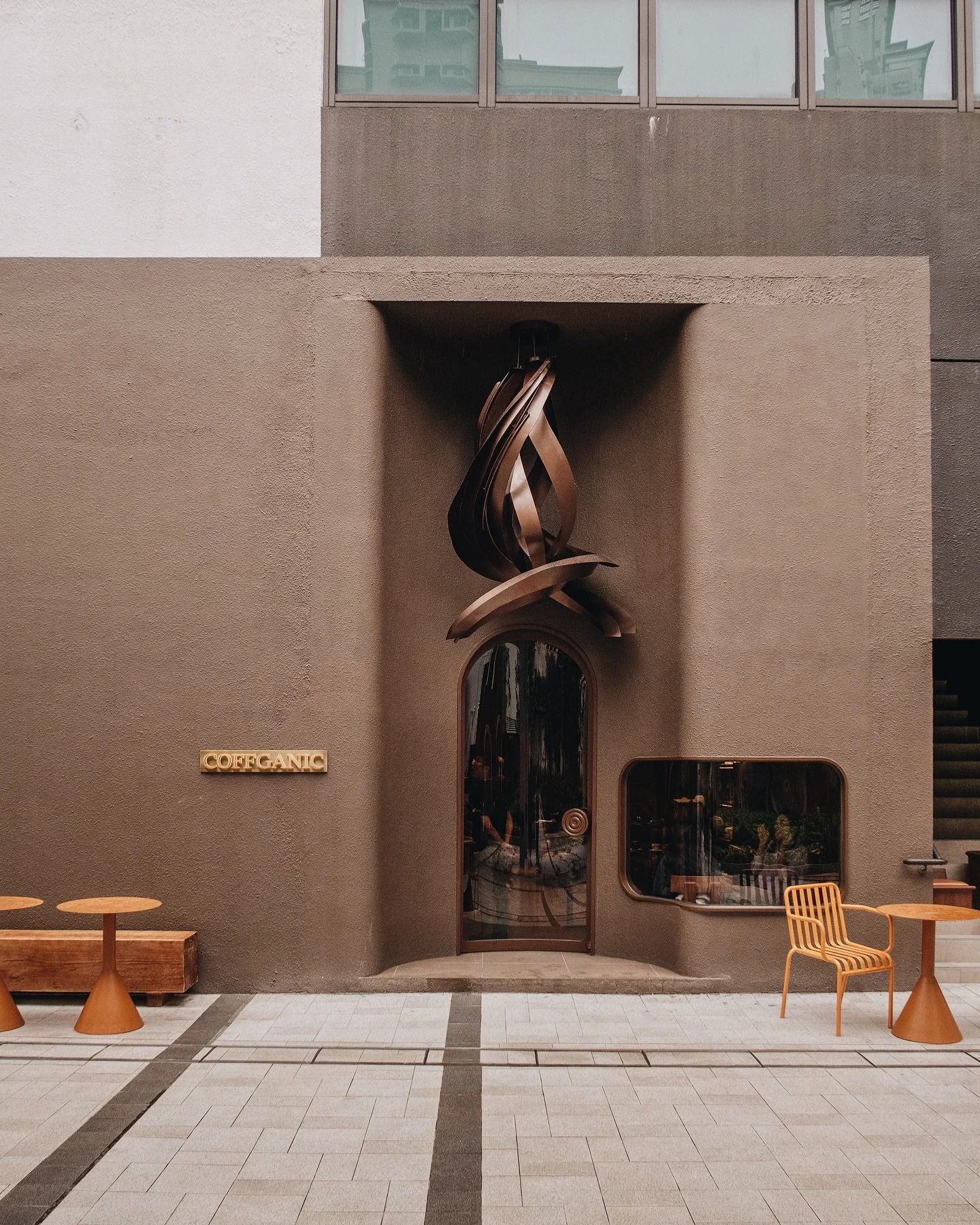 C O F F G A N I C 
&ndash;
a new city oasis in town &ndash; new coffee shop in Hopewell Mall of Wanchai @coffganic 
the interior of the coffee shop is stunning &ndash; in the theme of wood and with the use of curves and arch ceiling, creates an Europ