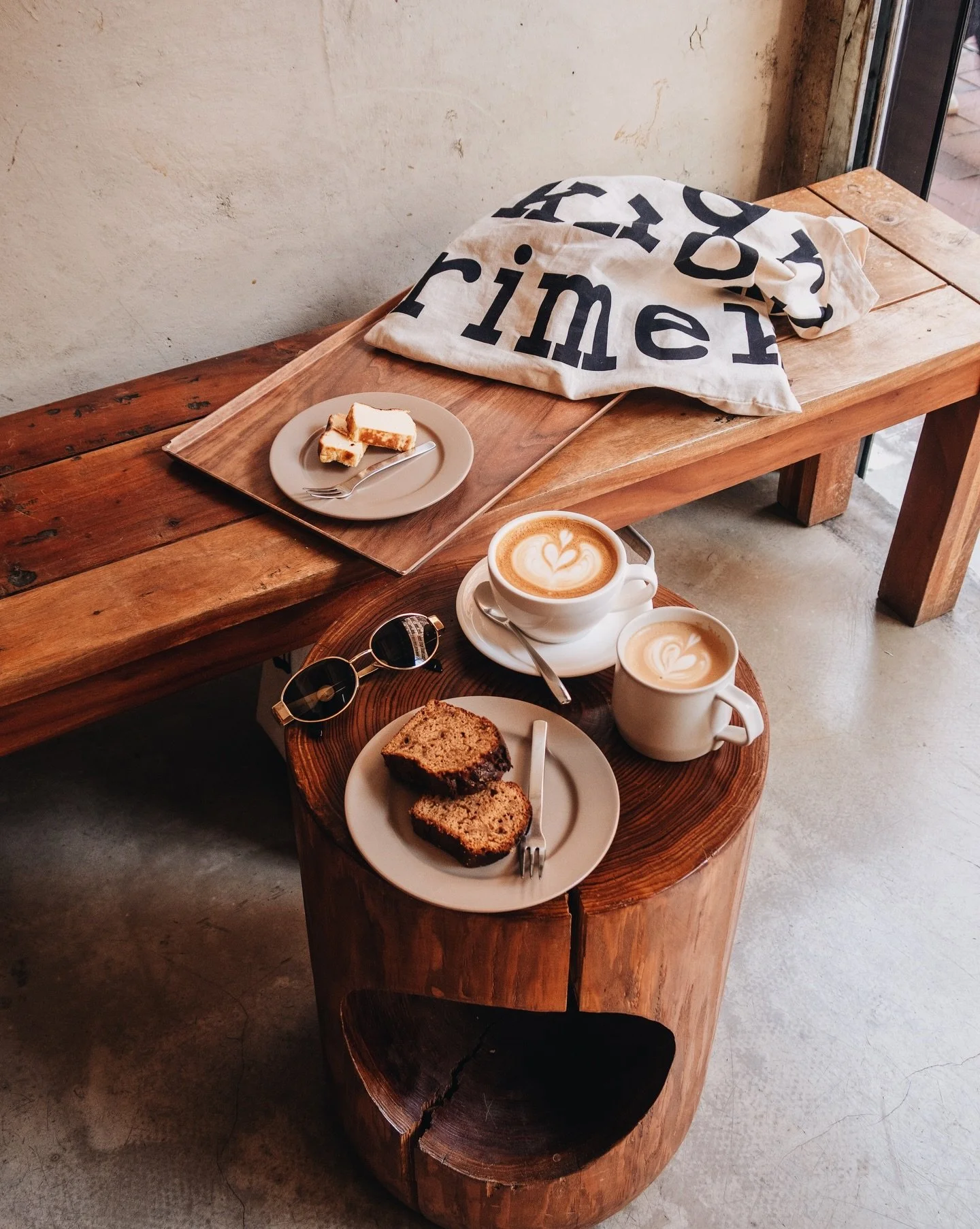 𝚑 𝚊 𝚛 𝚊  𝚔 𝚊 𝚔 𝚘
&ndash;
a cozy weekend morning with nice coffees, banana bread and cheesecake ♪( &acute;▽｀) @harakakohk