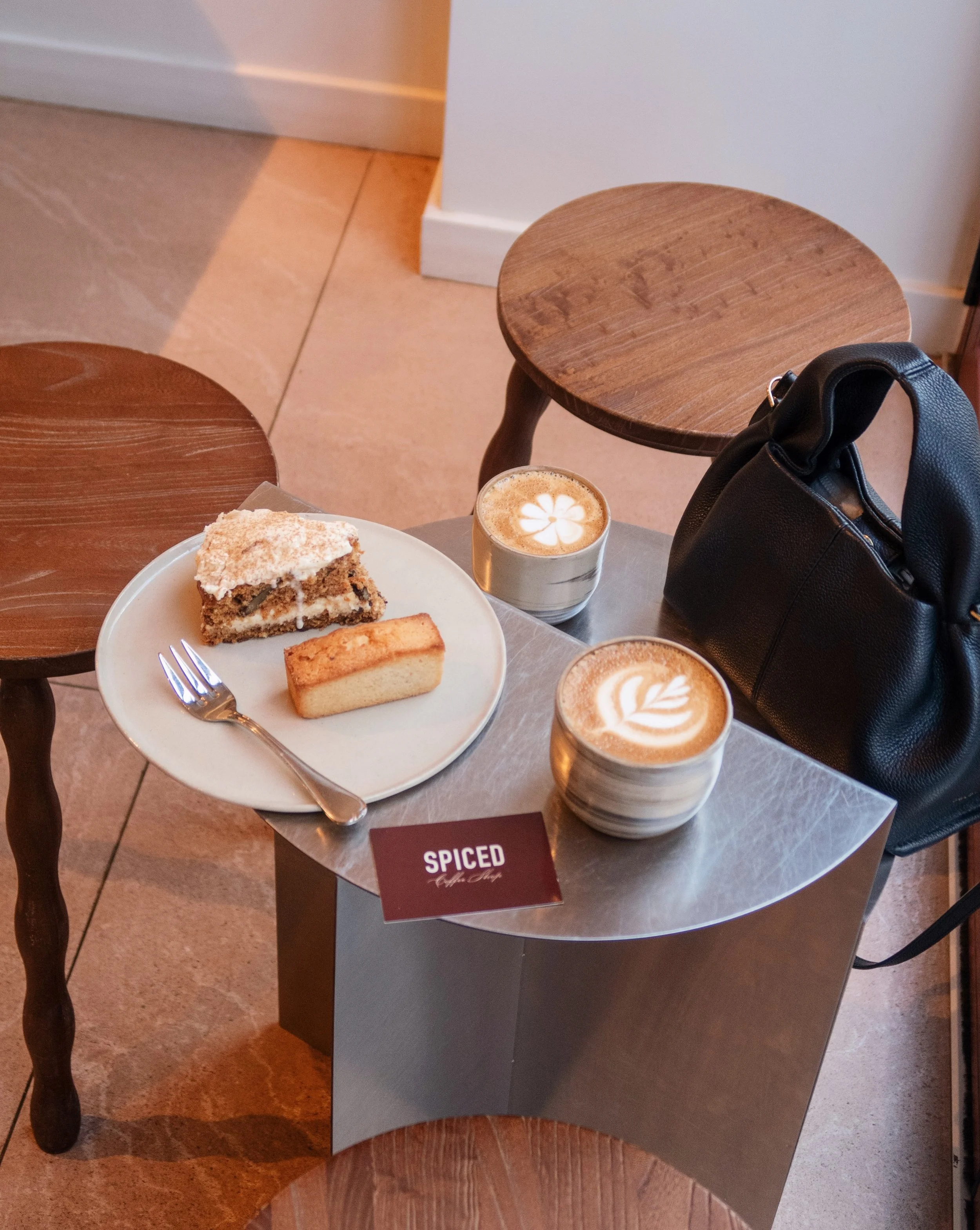 𝙎𝙋𝙄𝘾𝙀𝘿 𝙘𝙤𝙛𝙛𝙚𝙚 𝙨𝙝𝙤𝙥
&ndash;
a very cute Parisian coffee shop @spicedcoffeeshop &ndash; located near Op&eacute;ra, this cozy spot wins you over with its stunning, uniquely curated furniture and beautiful aesthetic interior. definitely a