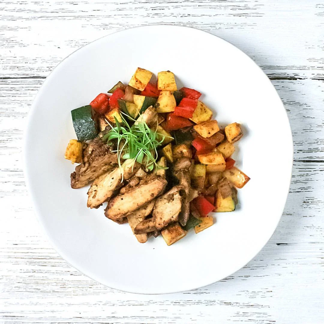 What are you eating? This One Holistic Mama makes life simple, clean and paleo by getting her meals from the Good Kitchen! They've partnered with one of my favorite farms, White Oak Pastures and it is YUUUUUUMMMMYYYY! No more 'what's for dinner?' in our household or getting off track of eating clean! Type in the code 'OHMLife' for a discount off your order!