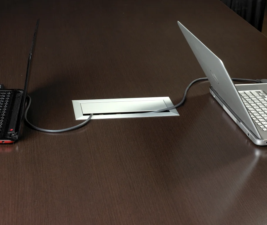 Ellora-VS-Closed-Laptops-Large