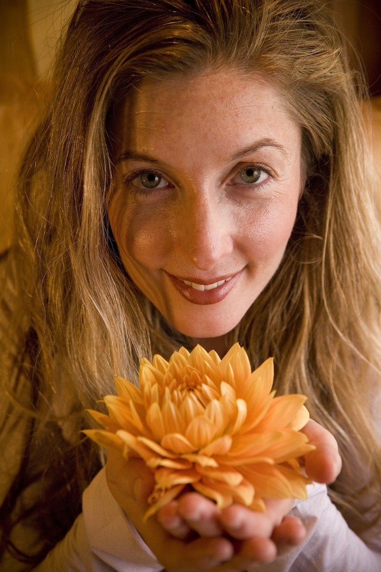 Amanda Snow offers energetic medicine and massage. 