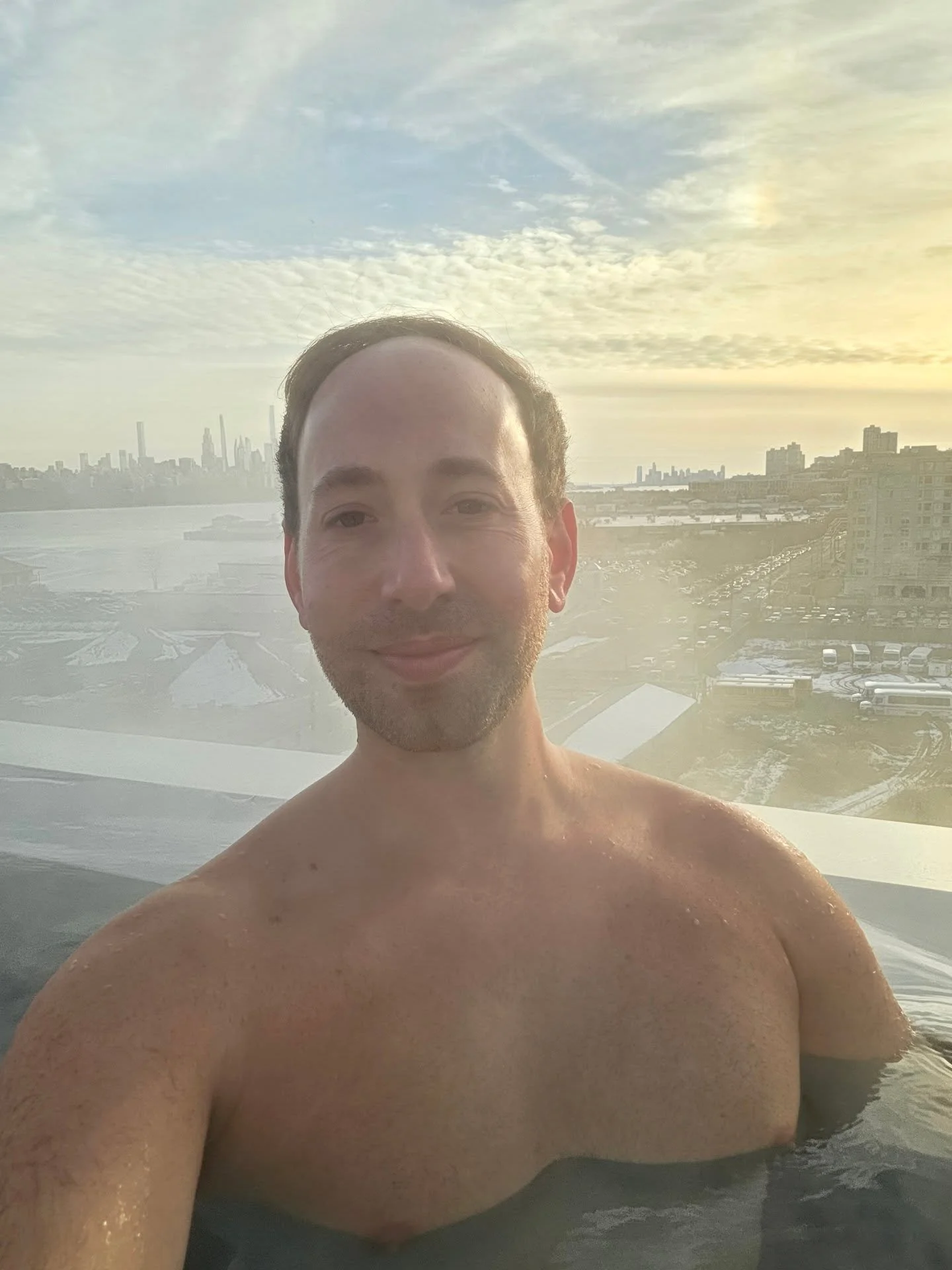 If you are considering a winter spa day. @sojospaclub is where it is at. 💙
The PERFECT moment before a snow day. 
#lifestyle #spa #outdoors #winter #discover