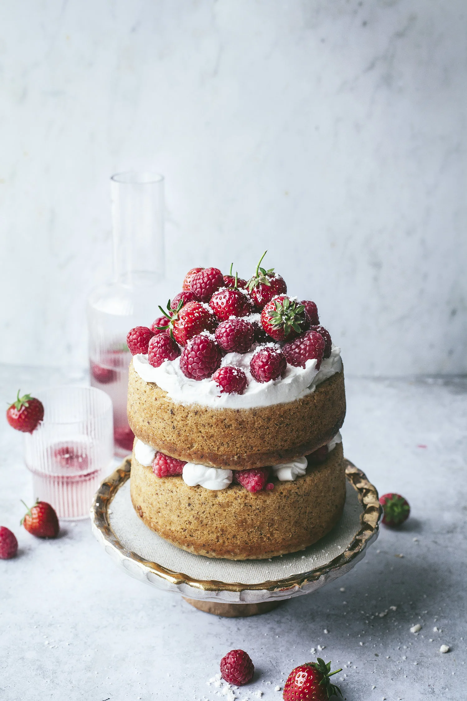 red+berries+victoria+sponge_vegan.jpg